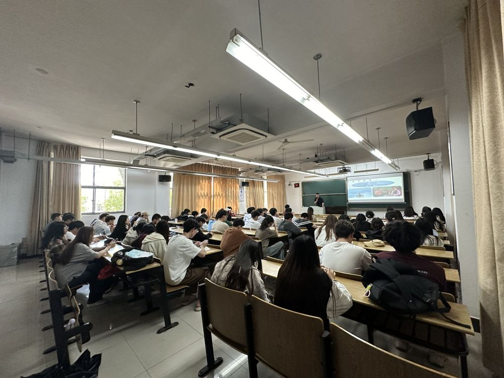 凯发K8科技集团在南京邮电大学通达学院举办讲座